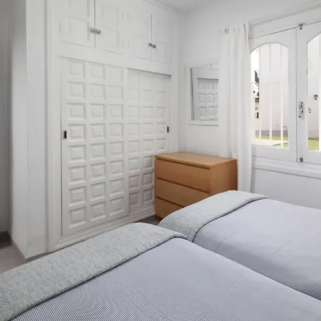 Bright Spacious 1 Bed Lägenhet