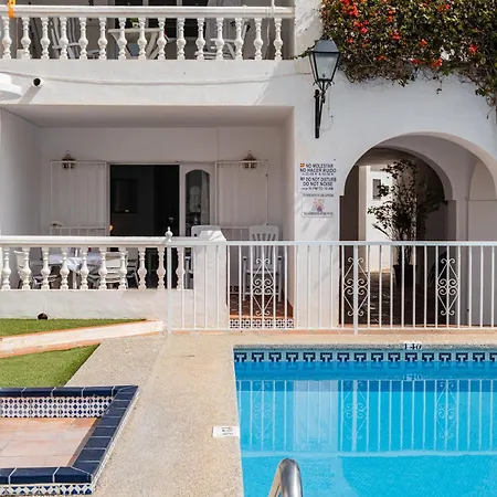 Bright Spacious 1 Bed Апартаменти Нерха