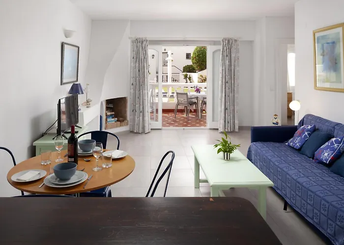 Апартаменты Bright Spacious 1 Bed