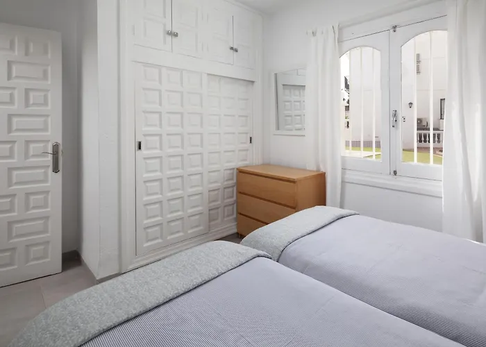 Bright Spacious 1 Bed 아파트